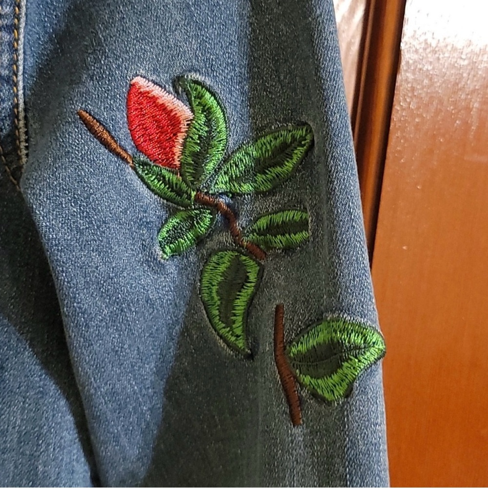 Hammer floral boho design Embroidered Denim Jean Jacket - Medium - Picture 5 of 7